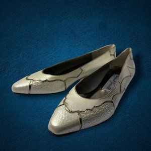 Pearl White Faux Snakeskin Point Toed Vintage Pumps Heels Shoes Western 70s Gold